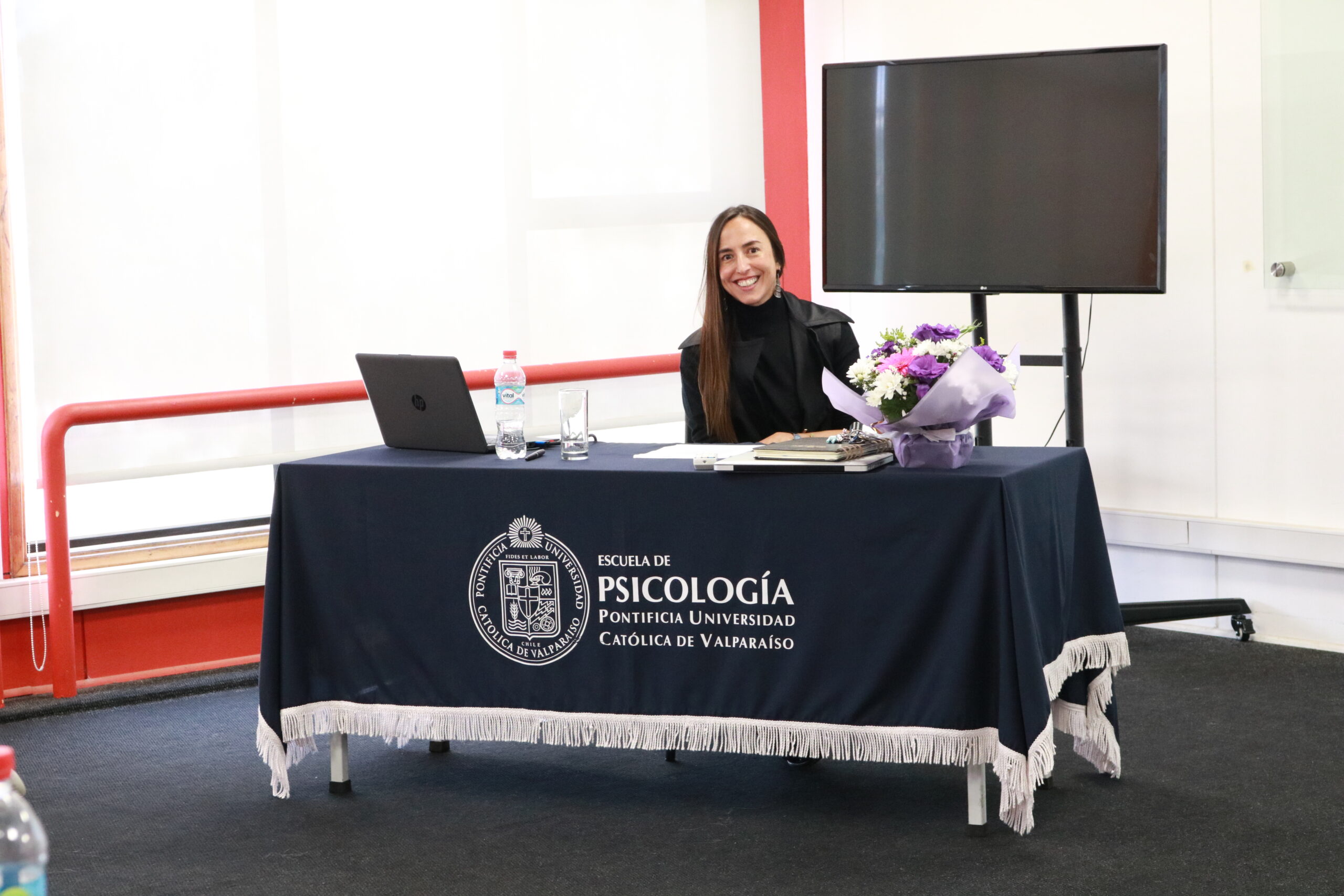 Lee más sobre el artículo Académica Andrea Ceardi obtiene su doctorado con investigación sobre las prácticas disciplinarias y sanciones en la educación chilena
