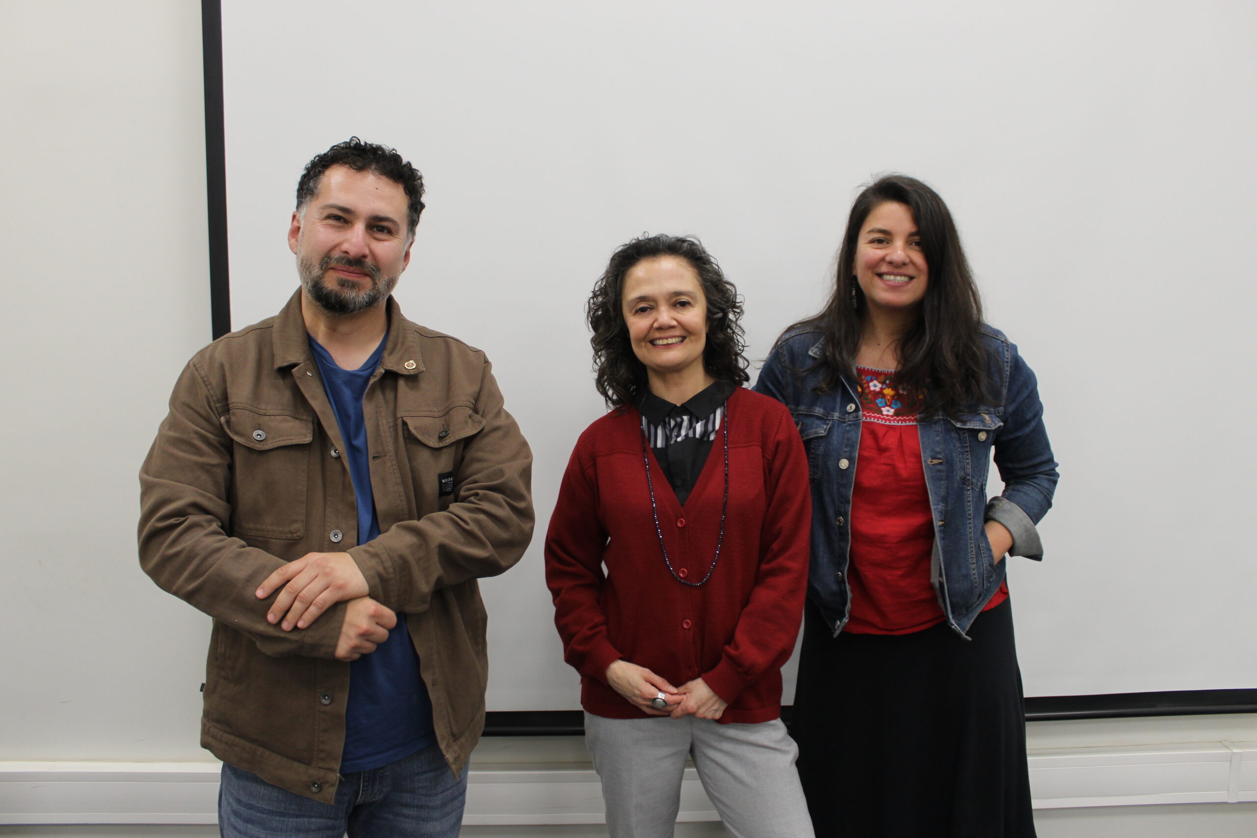 Lee más sobre el artículo Seminario abordó investigación interdisciplinaria sobre escuelas rurales y crisis socioambiental