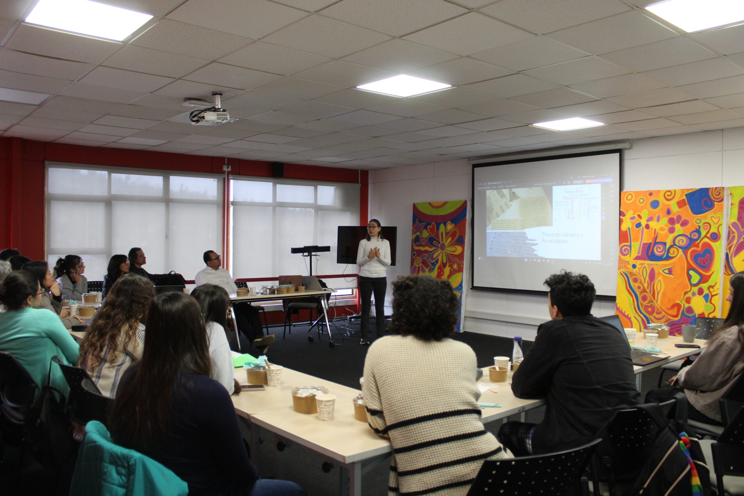 Lee más sobre el artículo Doctora Raquel Méndez Villamizar ofreció charla sobre investigación social con perspectiva de género en la Escuela de Psicología PUCV ​