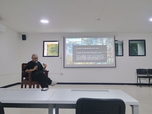 Lee más sobre el artículo Estudiante del Doctorado en Psicología PUCV participa en congreso internacional y realiza visitas académicas en Colombia